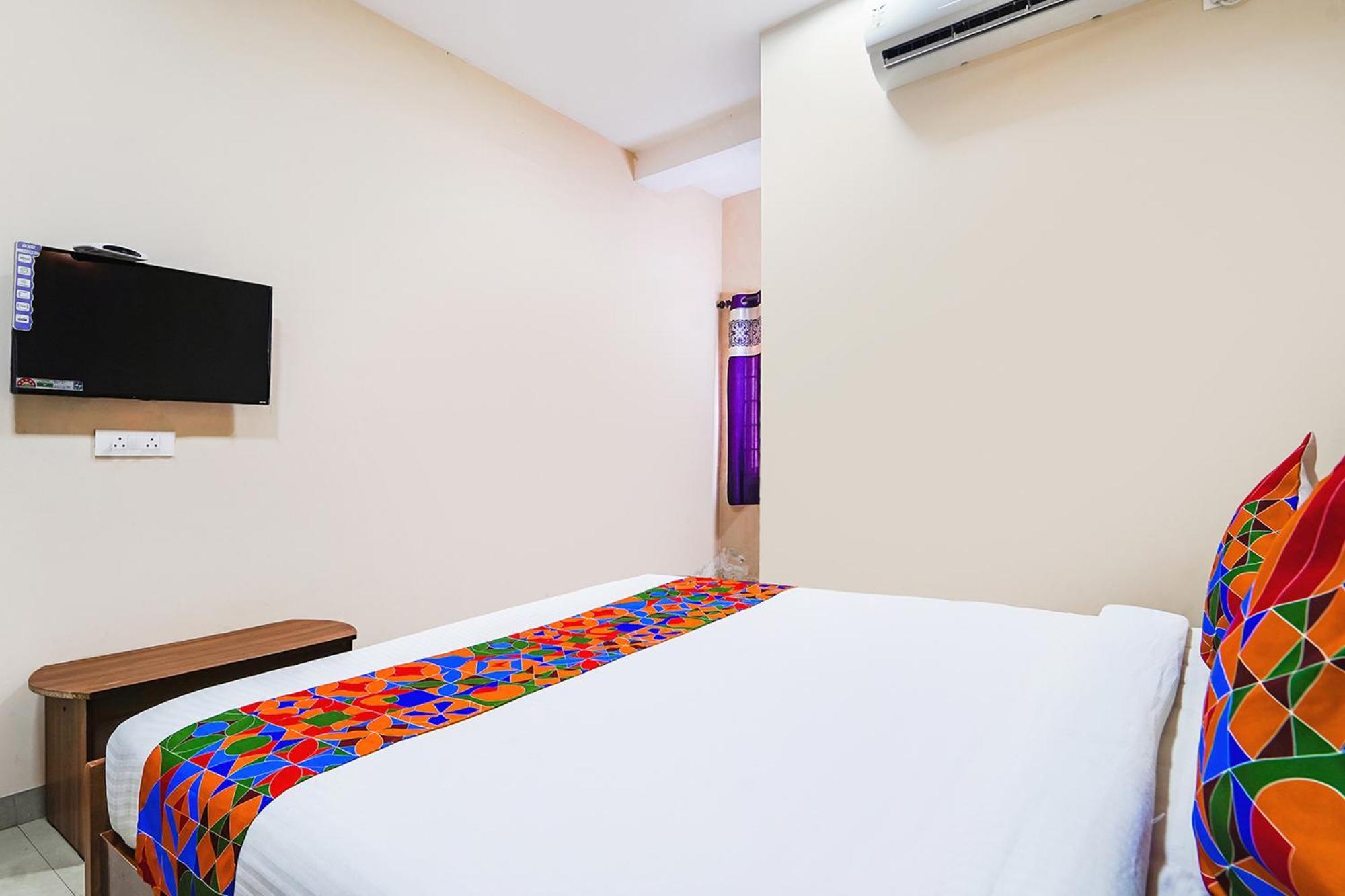 Fabexpress Uv Residency - 700M From Coimbatore International Airport Irugur Εξωτερικό φωτογραφία