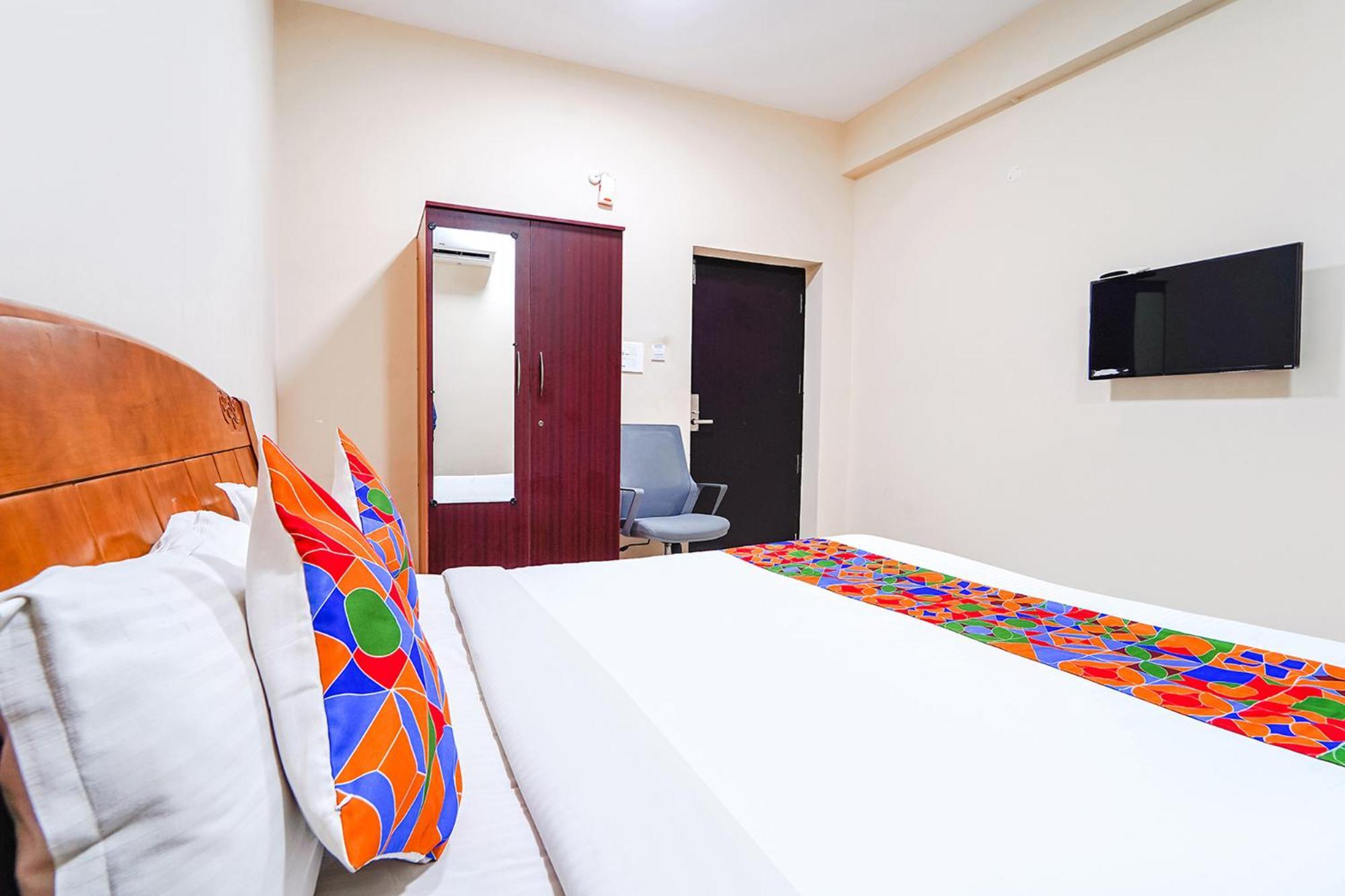 Fabexpress Uv Residency - 700M From Coimbatore International Airport Irugur Εξωτερικό φωτογραφία