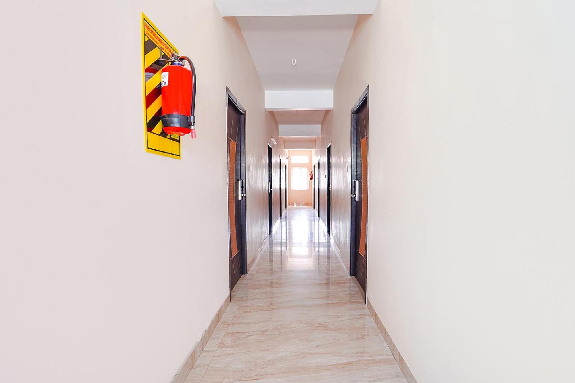 Fabexpress Uv Residency - 700M From Coimbatore International Airport Irugur Εξωτερικό φωτογραφία