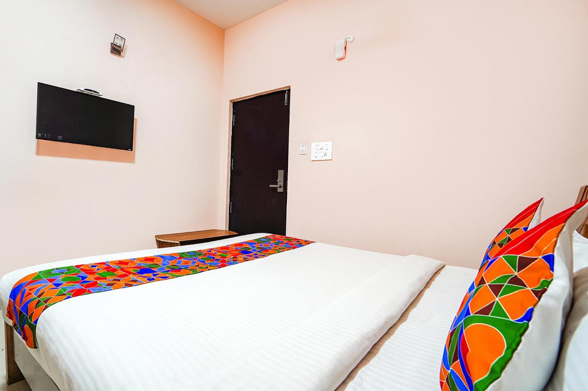Fabexpress Uv Residency - 700M From Coimbatore International Airport Irugur Εξωτερικό φωτογραφία