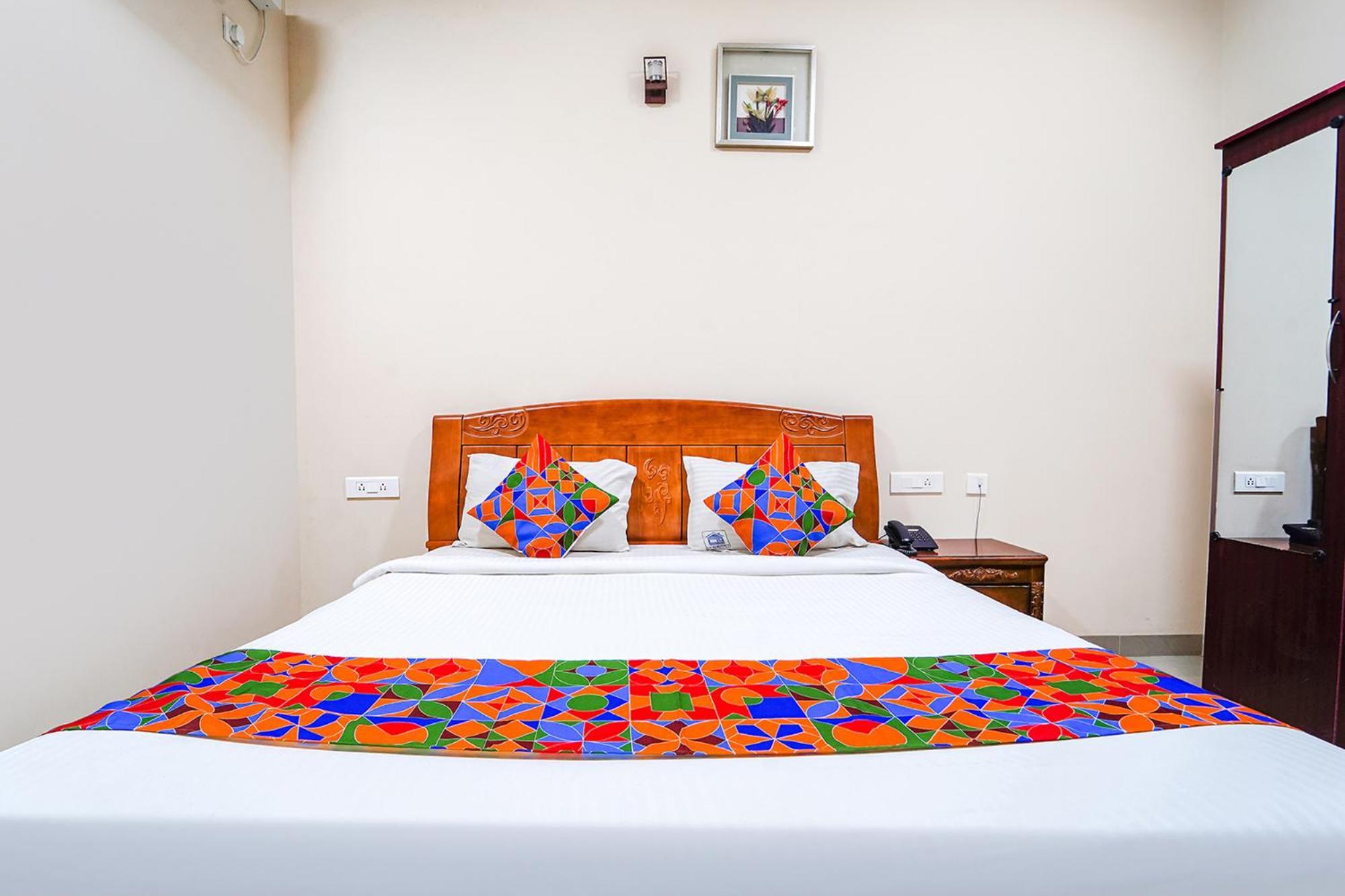 Fabexpress Uv Residency - 700M From Coimbatore International Airport Irugur Εξωτερικό φωτογραφία