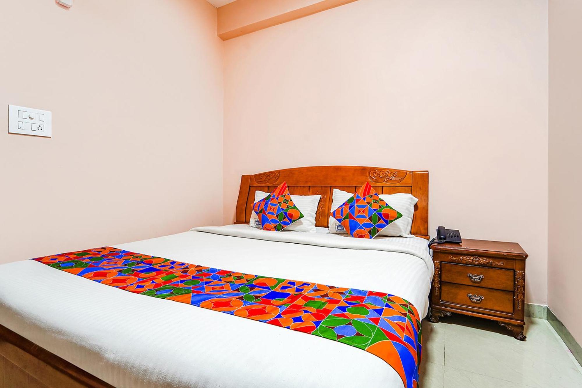 Fabexpress Uv Residency - 700M From Coimbatore International Airport Irugur Εξωτερικό φωτογραφία