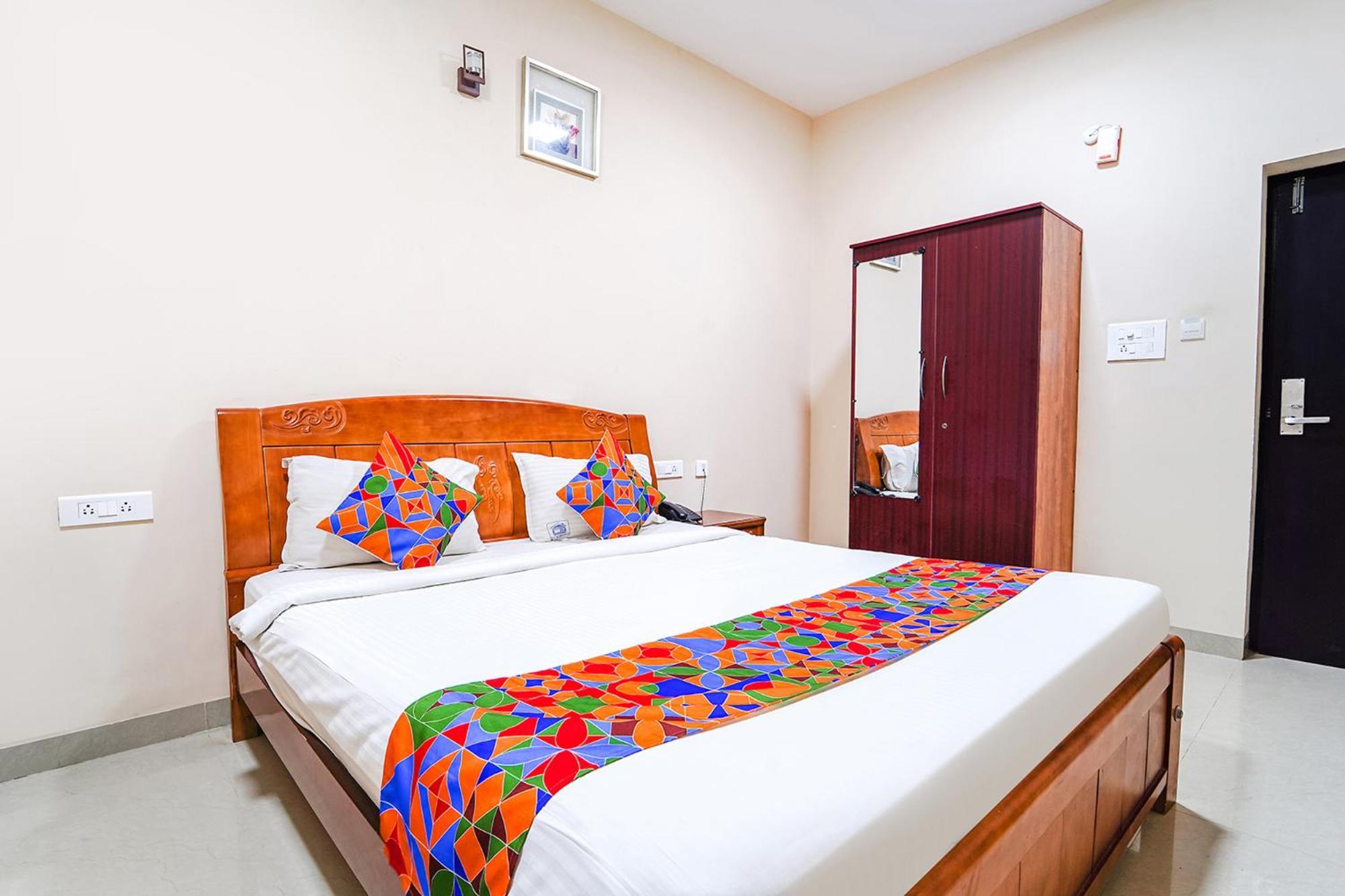 Fabexpress Uv Residency - 700M From Coimbatore International Airport Irugur Εξωτερικό φωτογραφία