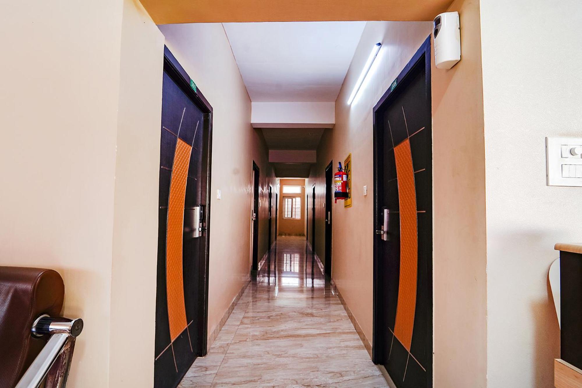 Fabexpress Uv Residency - 700M From Coimbatore International Airport Irugur Εξωτερικό φωτογραφία